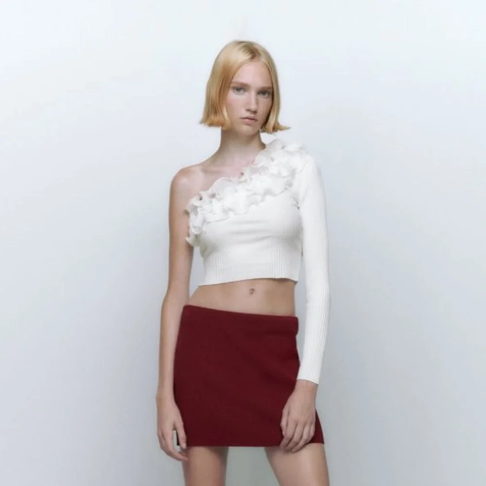 Zara White Asymmetric Top - Picture 2 of 3
